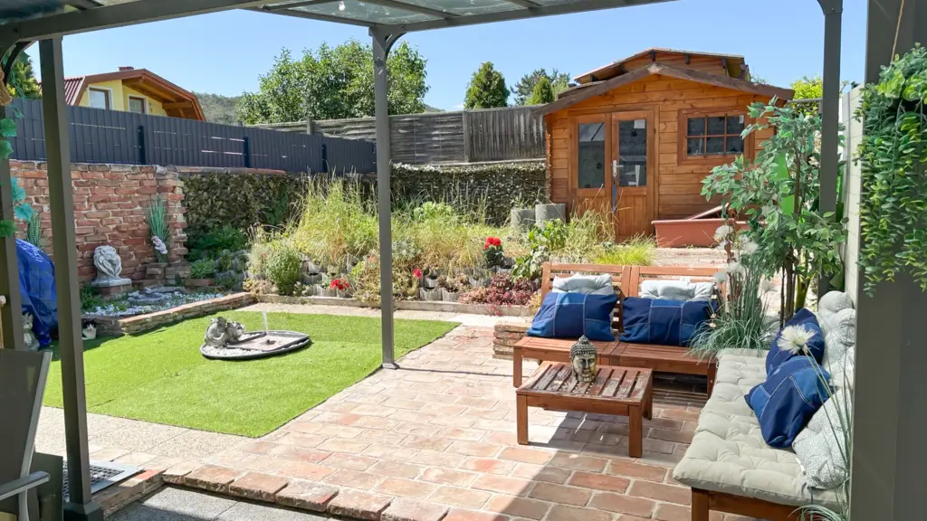 Kleines Haus mit Terrasse