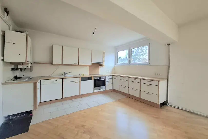 SUPER LAGE !! Renovierungsbedürftige 3-Zimmer Wohnung