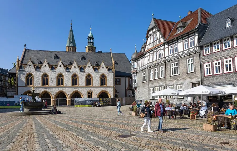 goslar-marktplatz-620df7943caeb8.65143903.jpg